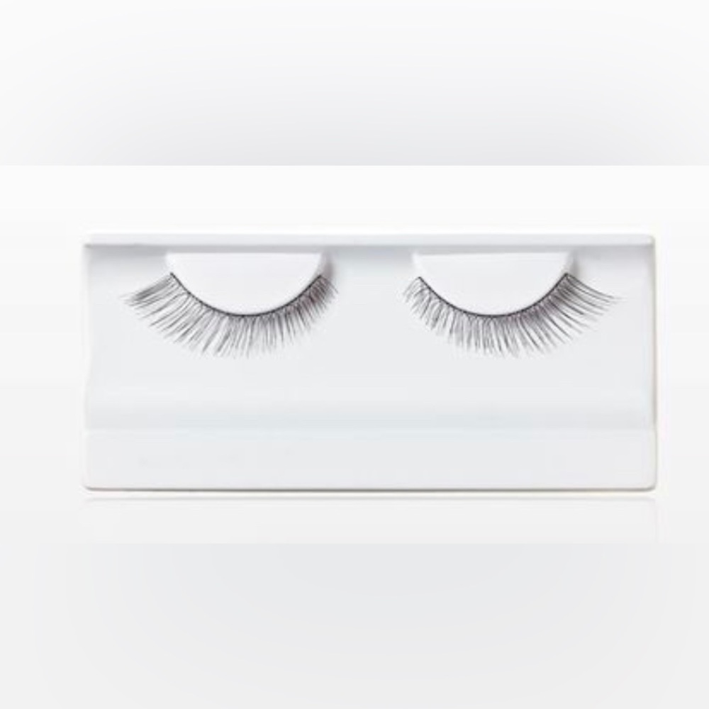10 pairs, Naturally flared false lashes. Lightweight and easy to apply and wear